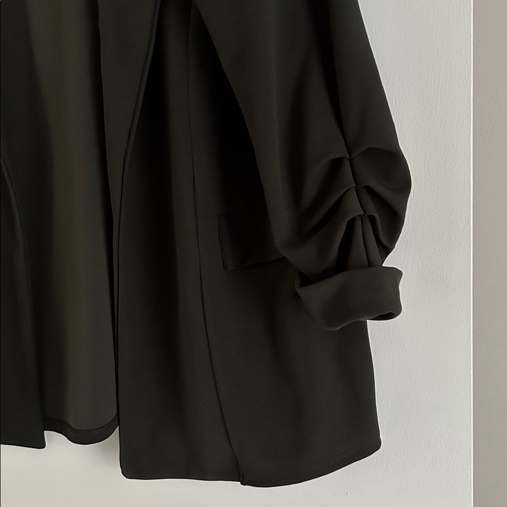 Blazer - Picture 3 of 4